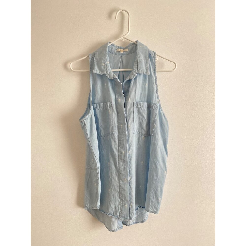 Sleeveless Light Blue Button-Up Shirt W/ Pineapple Print & Split Back Hem Size L